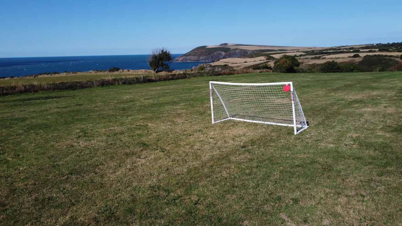 Football goal posts 