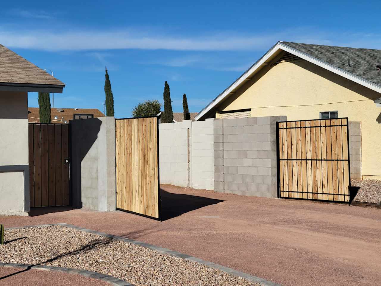 Optional parking in front or behind gates