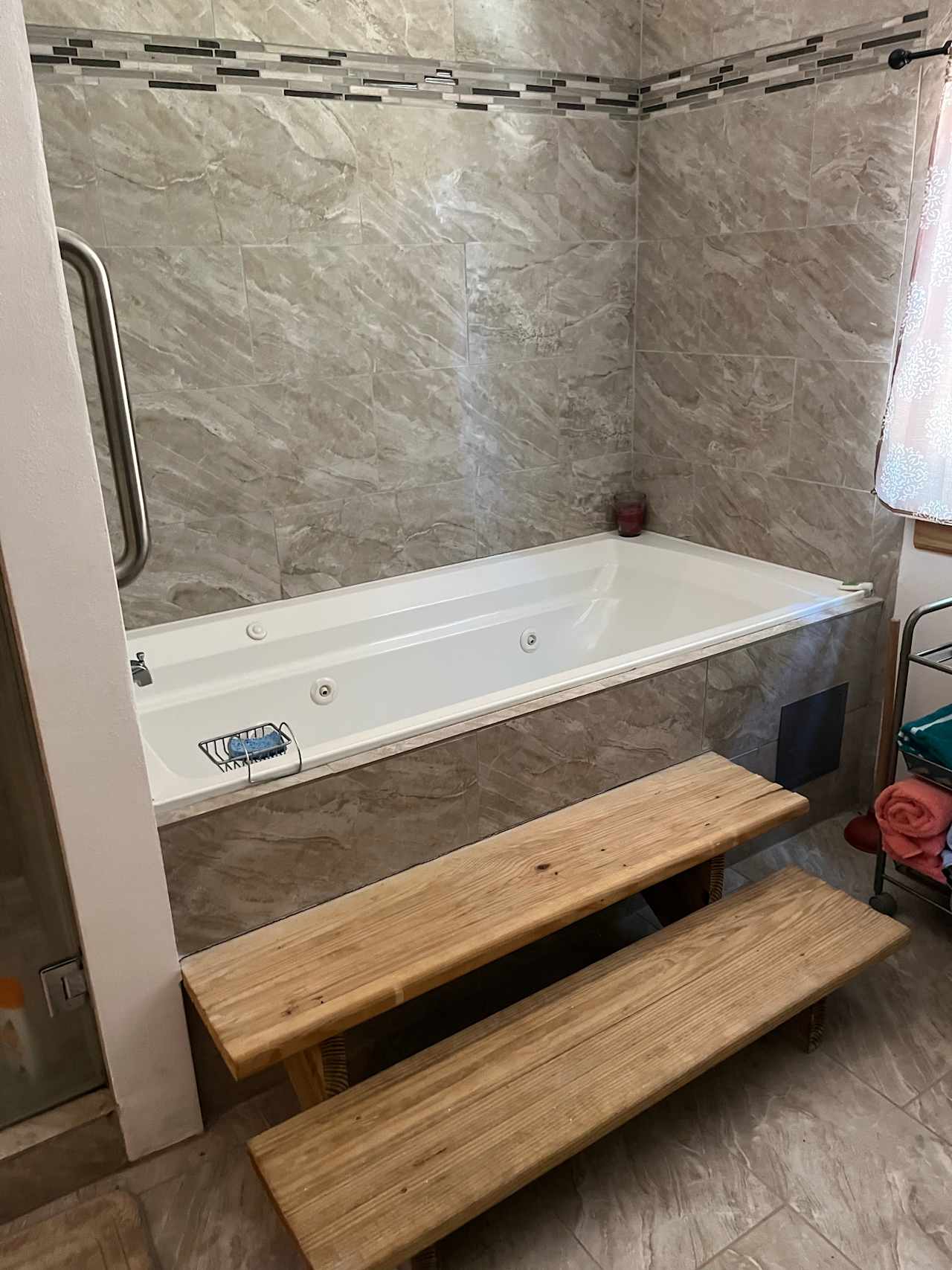 Soaking tub