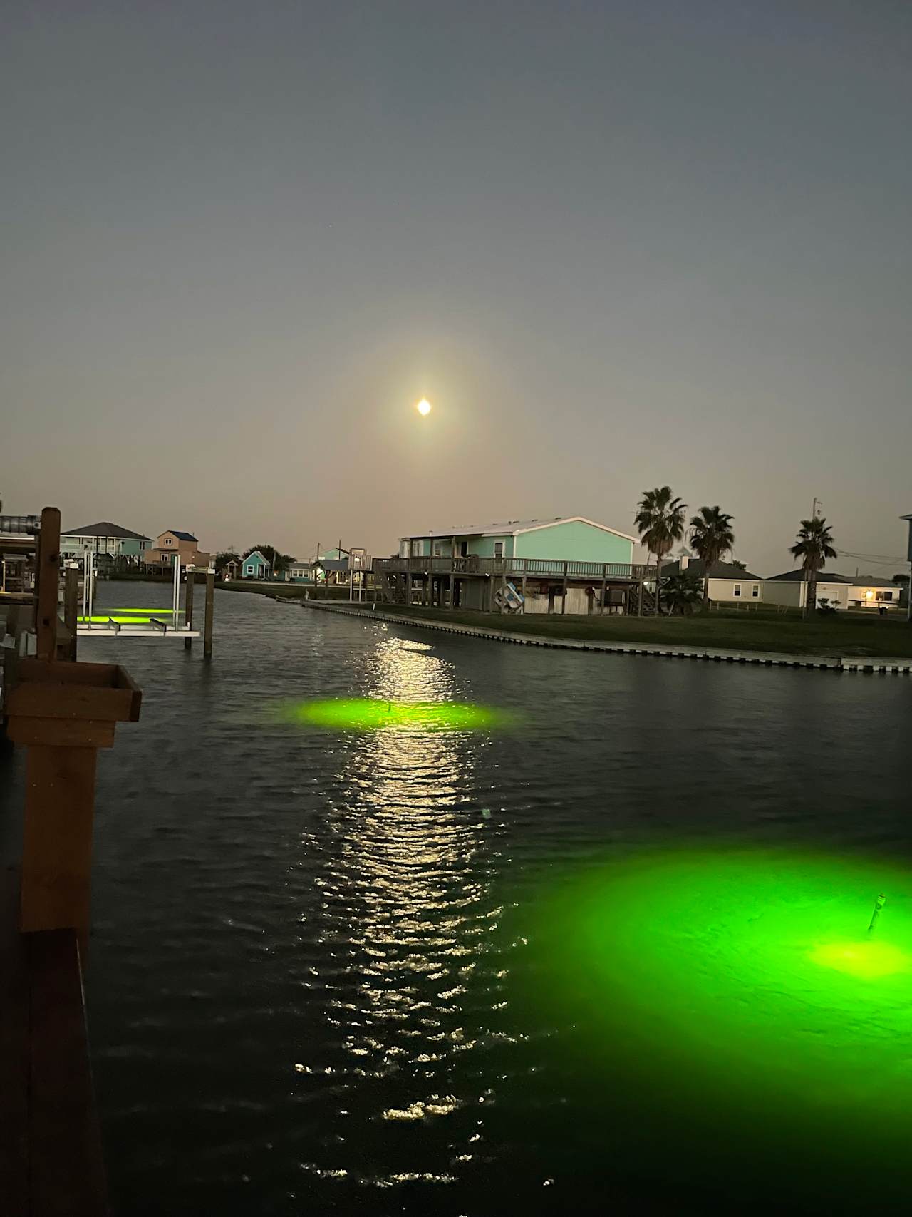 Underwater green lights