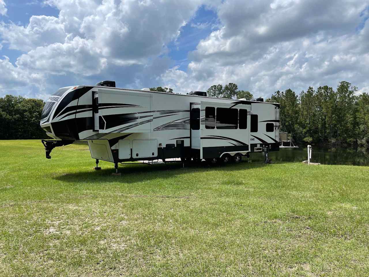 Vineyard Lake Getaway