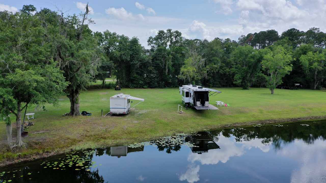 Vineyard Lake Getaway