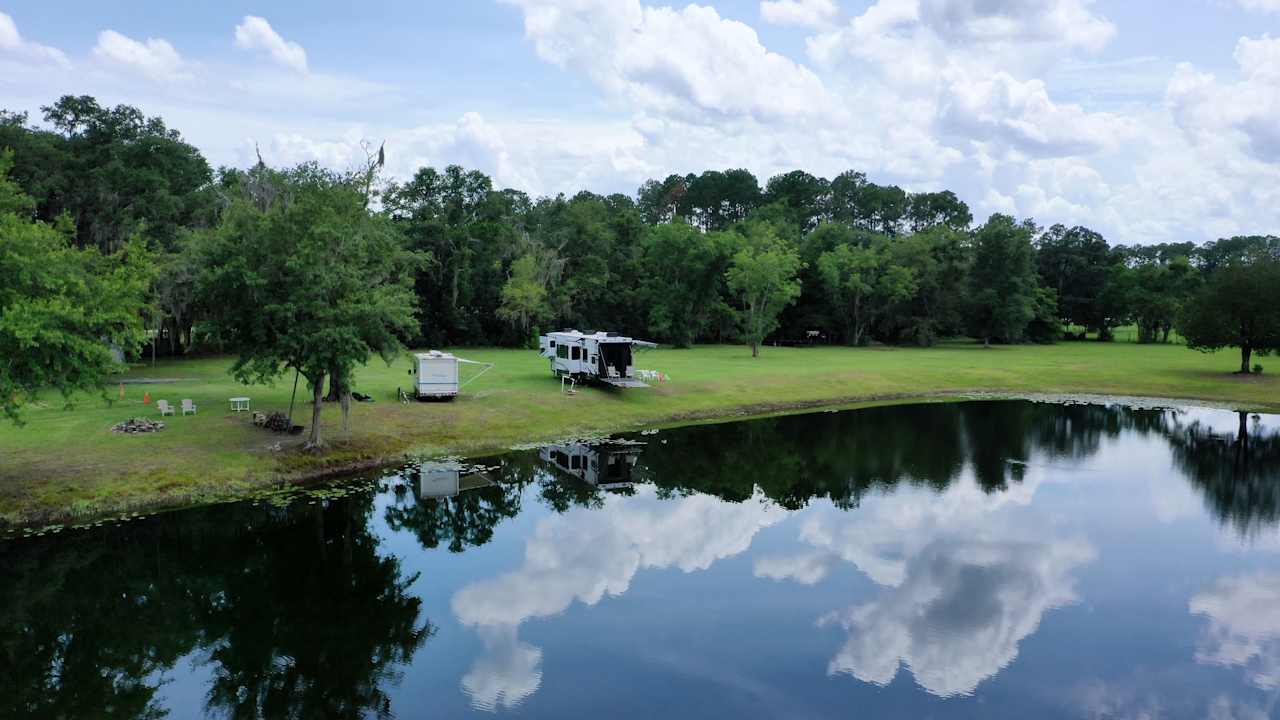 Vineyard Lake Getaway