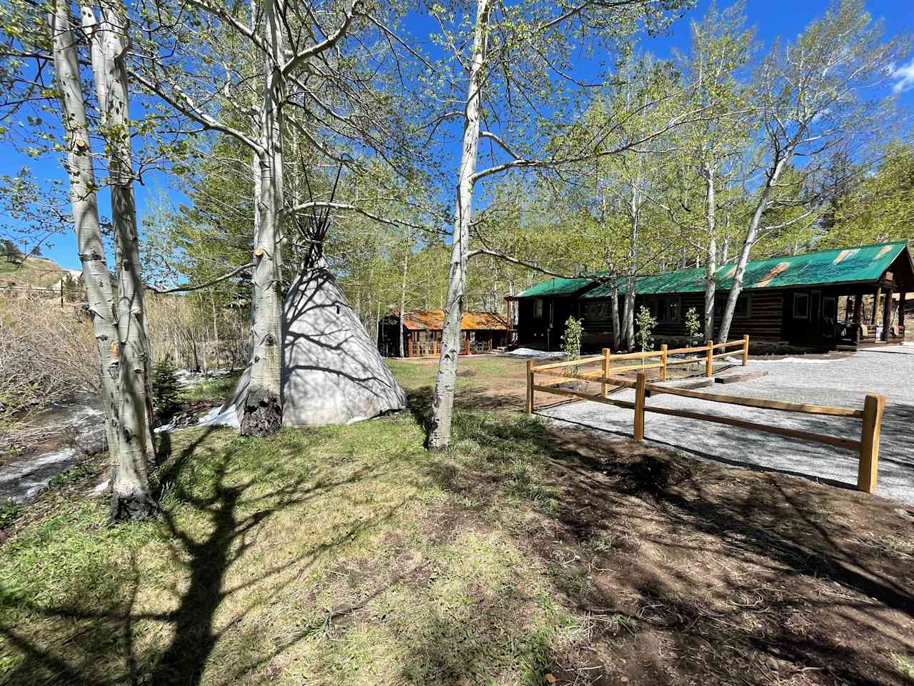 Main Cabin with SpaBarn in background