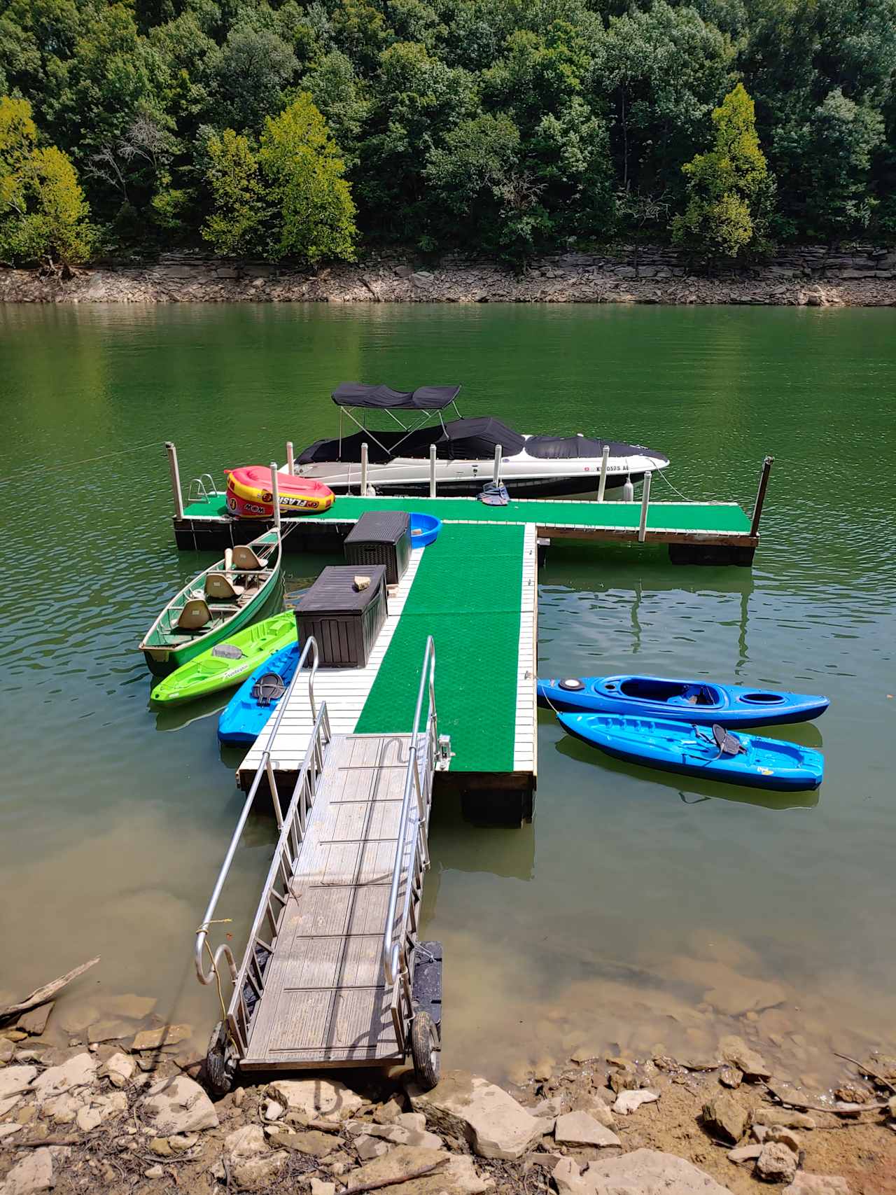 Jo Cabin Experience Dock. 