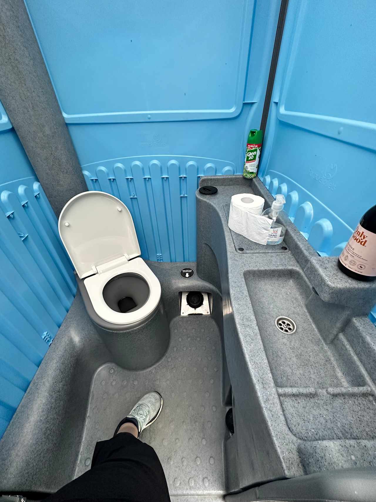 Spotless portaloo which even had  glen20 spray. 
