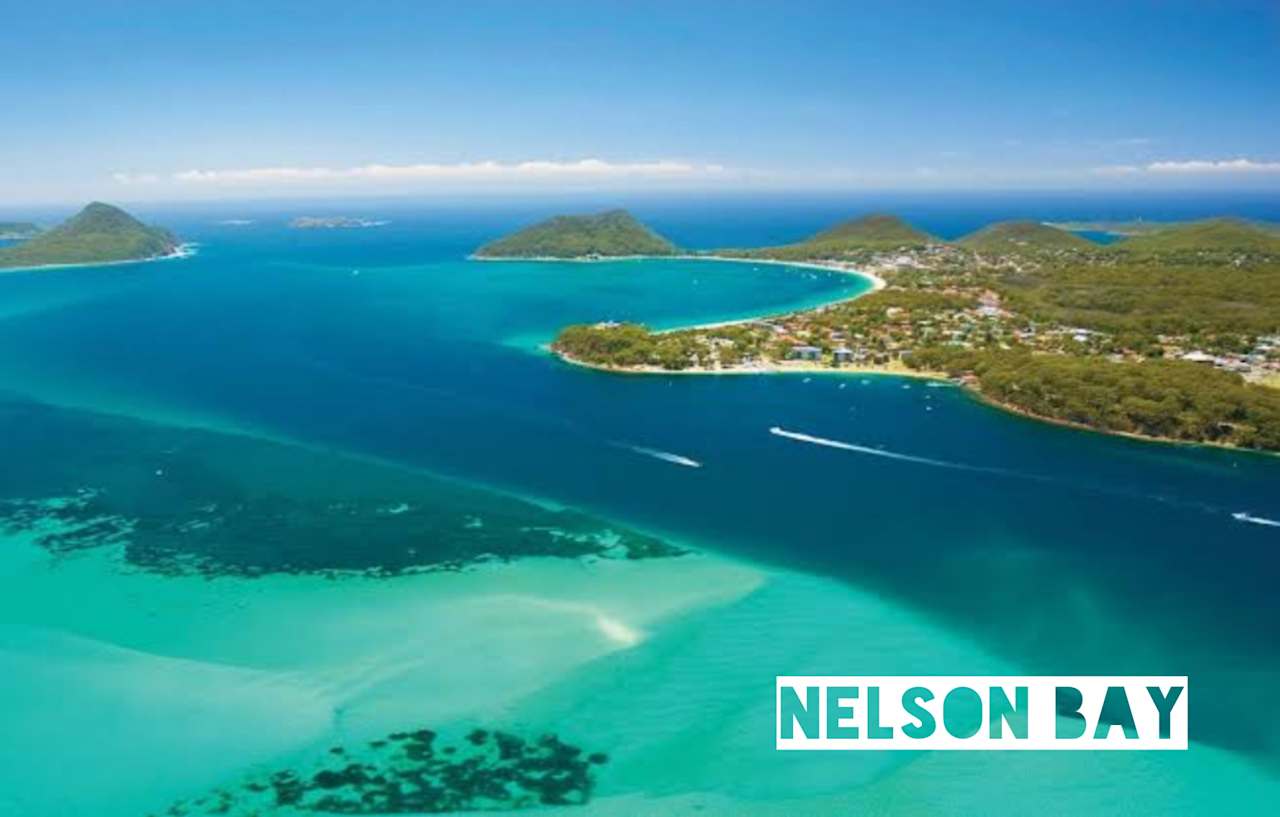 Heart of Port Stephens- Nelson Bay. Approximately 20 minute drive to shops, cafés, restaurants, tourist attractions, beautiful beaches.