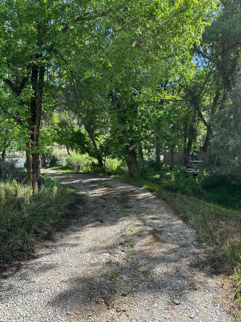 road to the river sites with on the right Hummingbird  - with a bridge over a creek (secluded)!