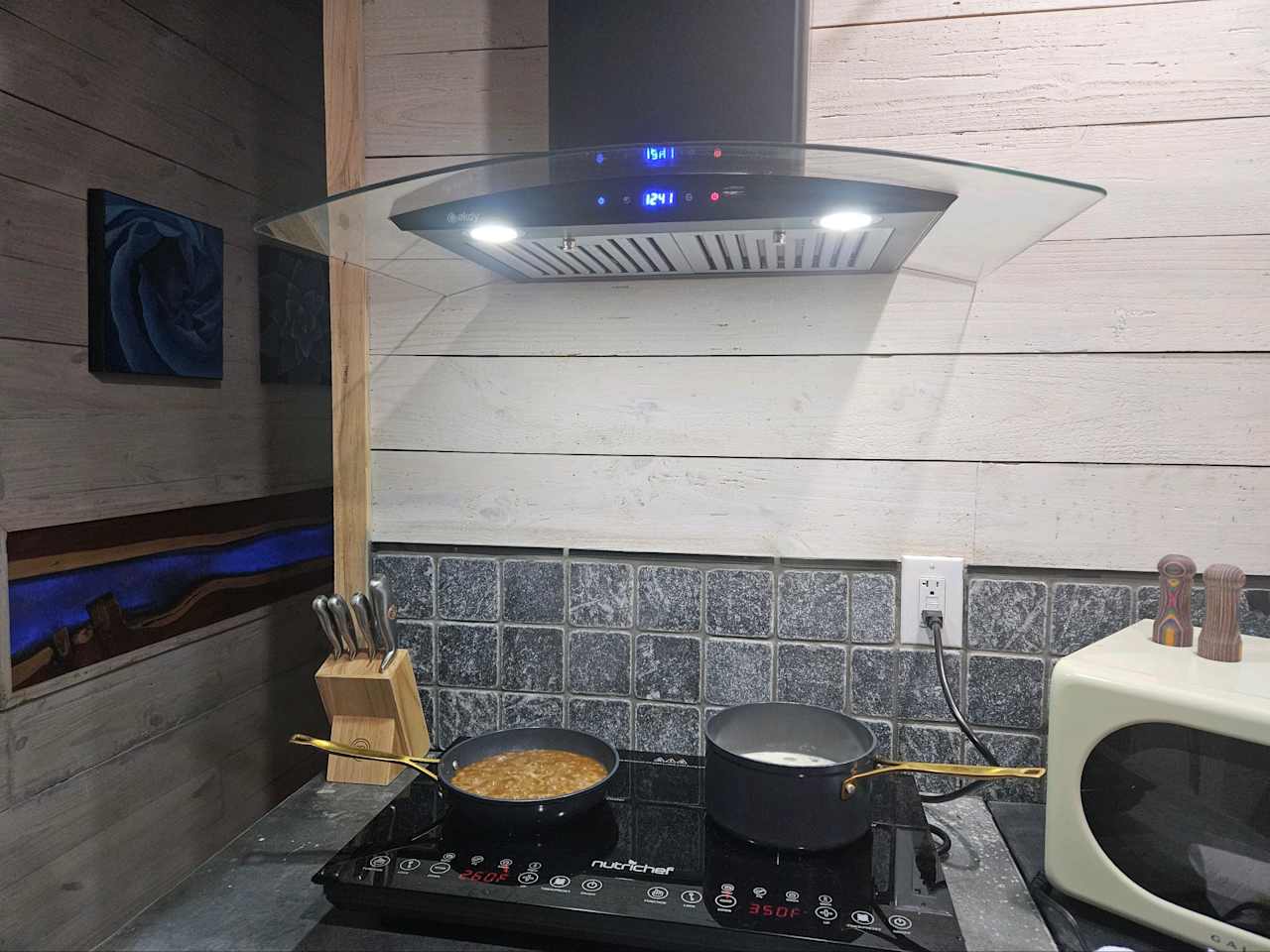 Vent a hood over Dual Induction Cooktop