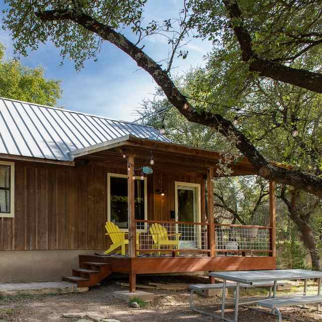 Front Porch and picnic table