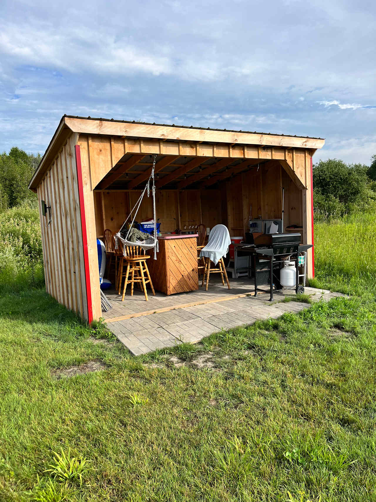 Outdoor kitchen hut. Private and right beside bunkie. 