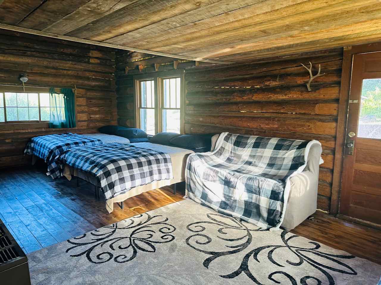 Living room with sofa, loveseat and 2 queen beds.