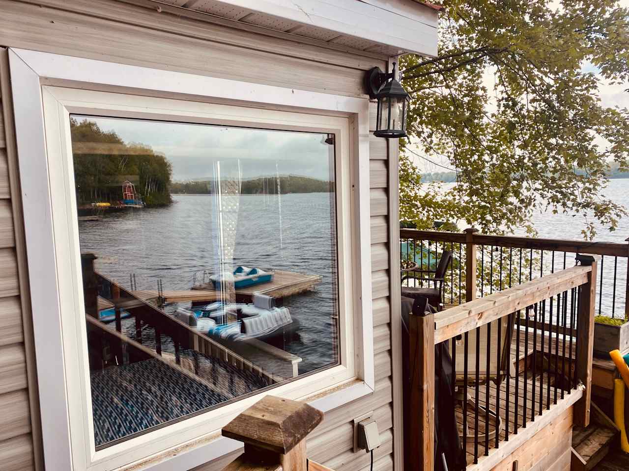 The Lakeside Waterfront Cabin