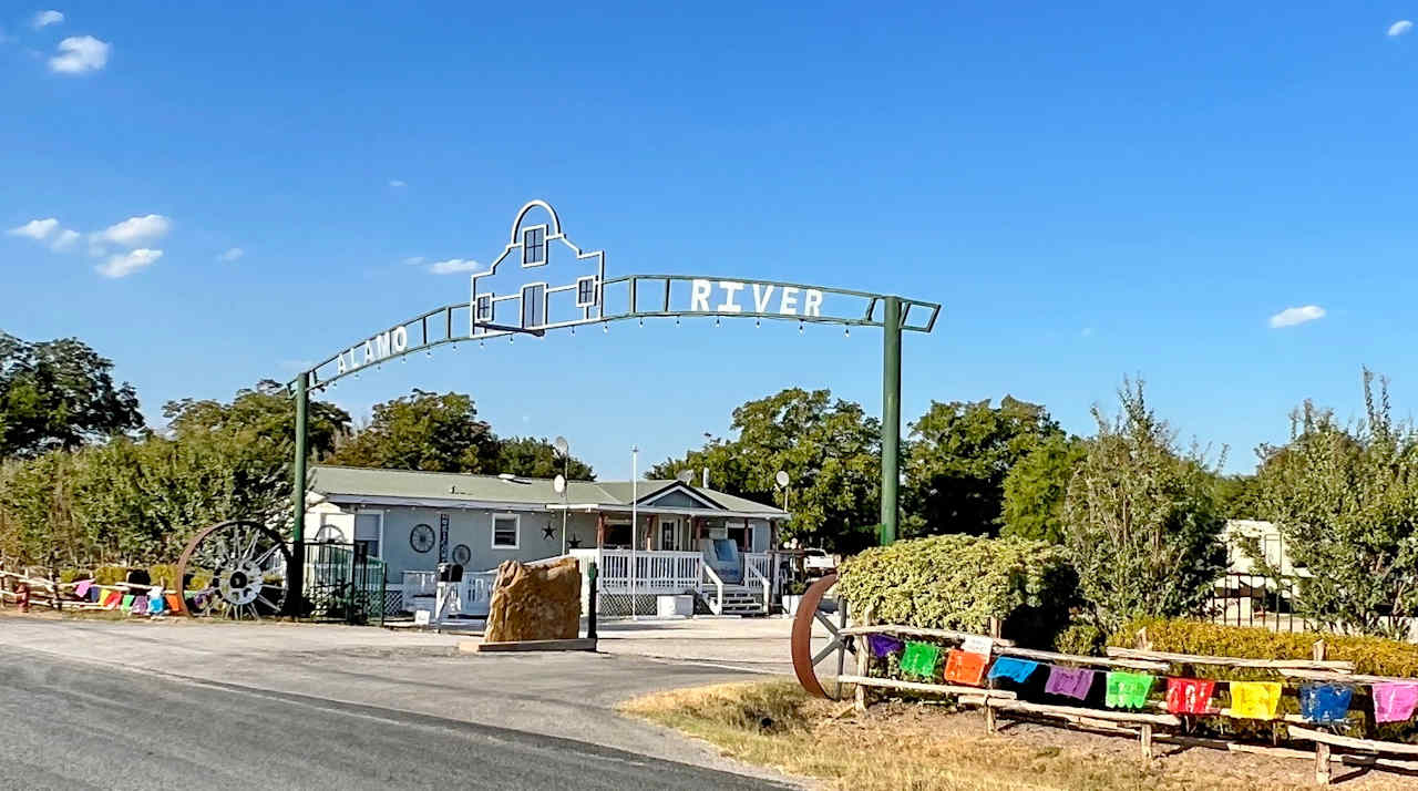 Alamo River RV Resort - Entrance and Office