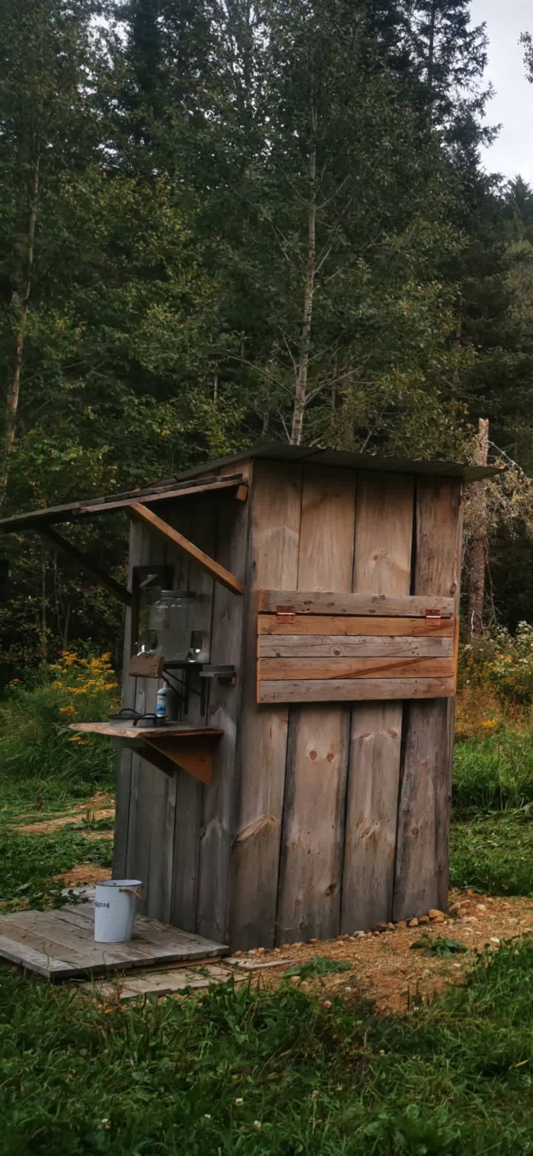 Toilette 
Back house