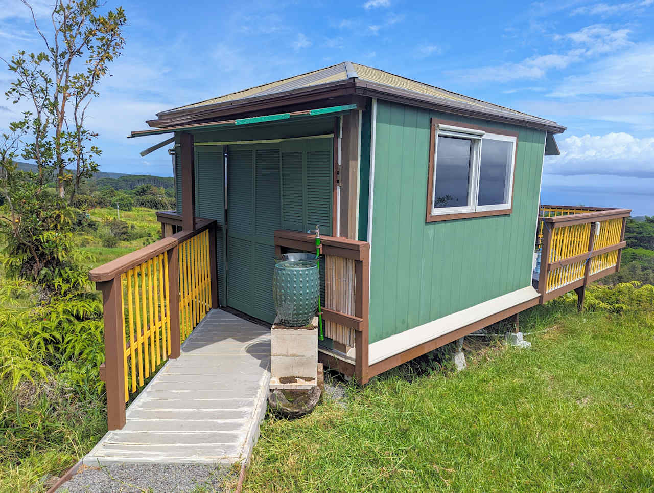 IO's NEST LOOKOUT on the Hamakua