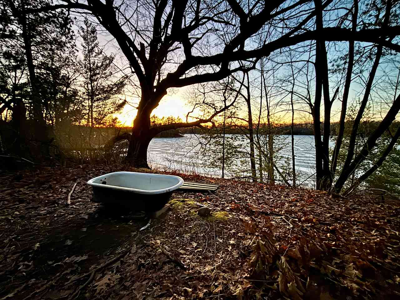 Off Grid Lakeside Yurt