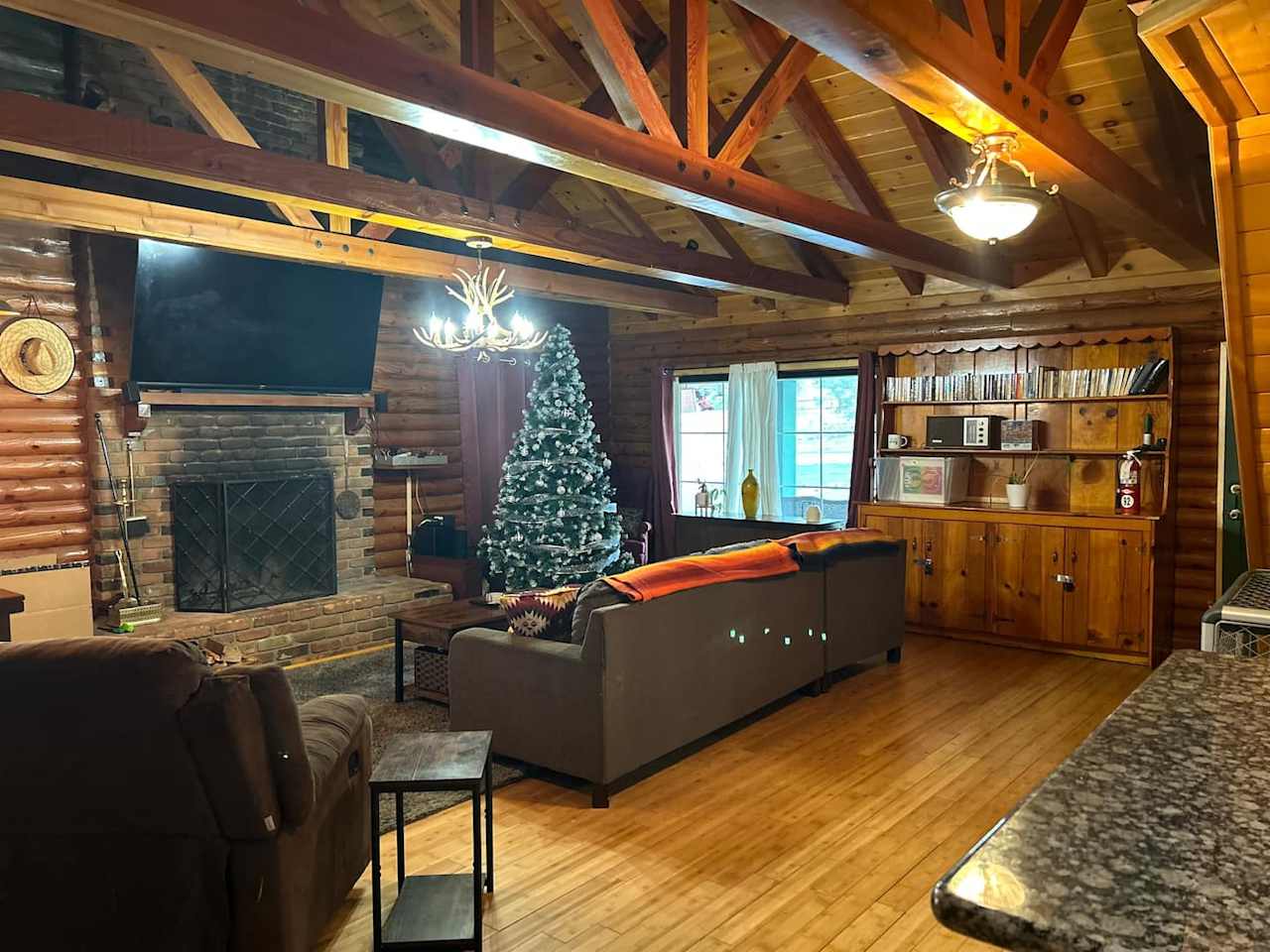 Wrightwood Log Cabin W/Hot Tub