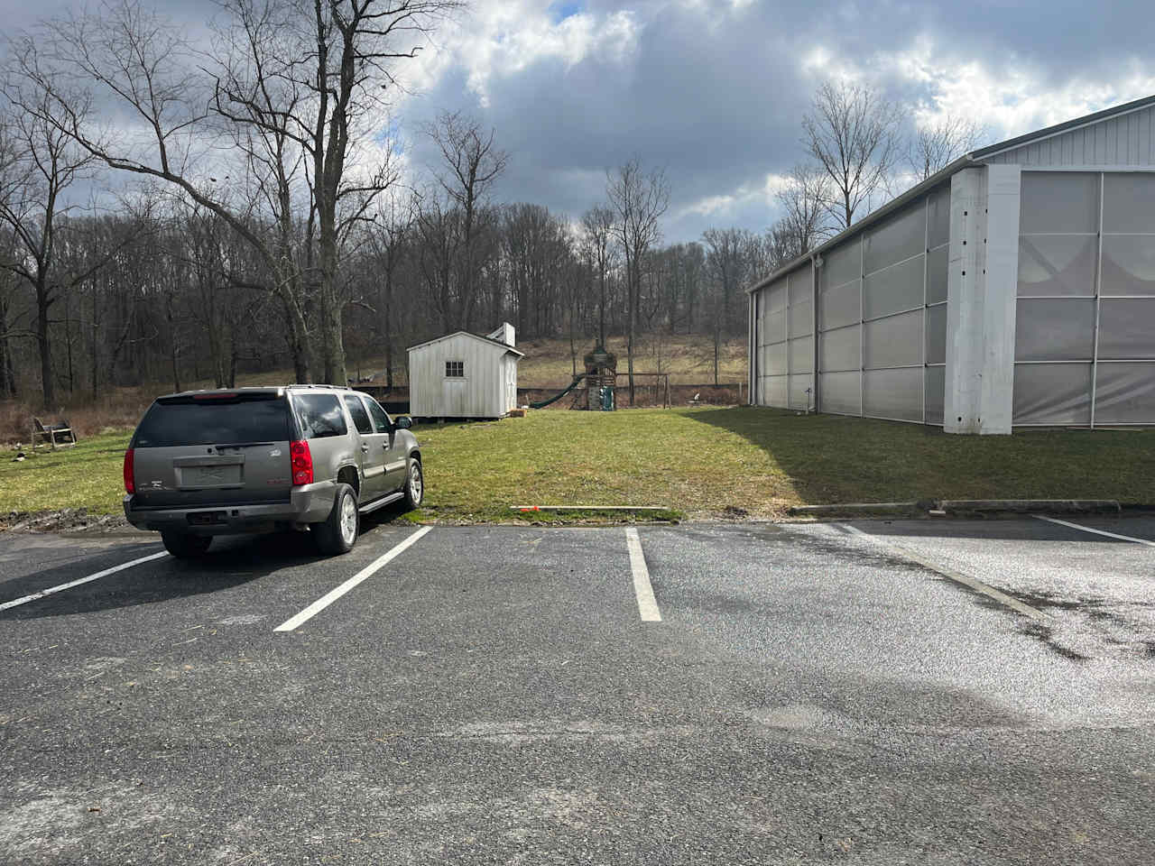 Park on hard surface or park in direction of arrow or park horizontally for long trailers or pull through.