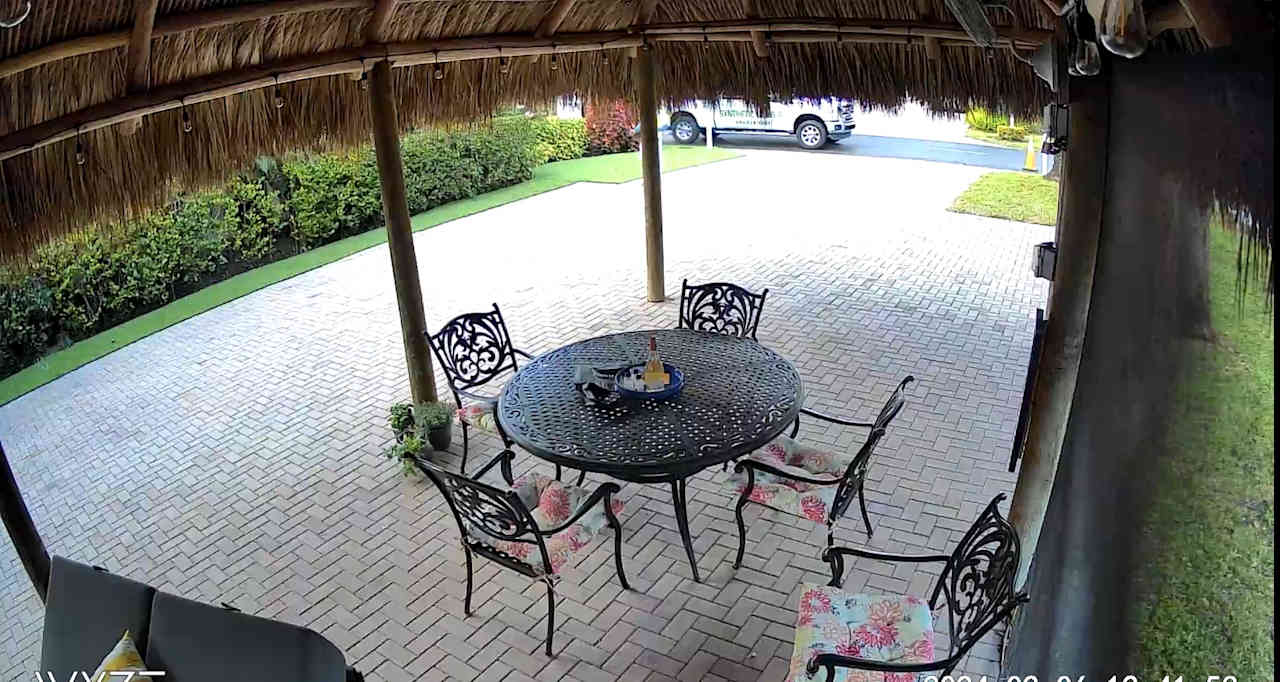 Table and chairs with cushions for 6 people.