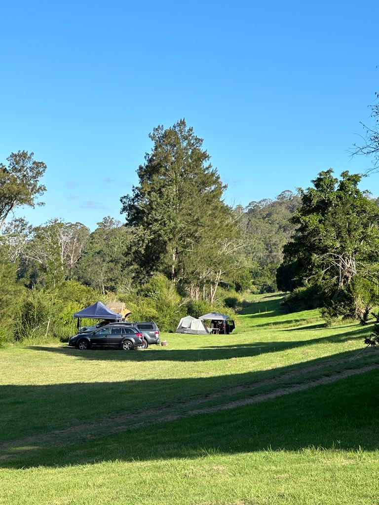 Riverside Camping - Long Flat Pub