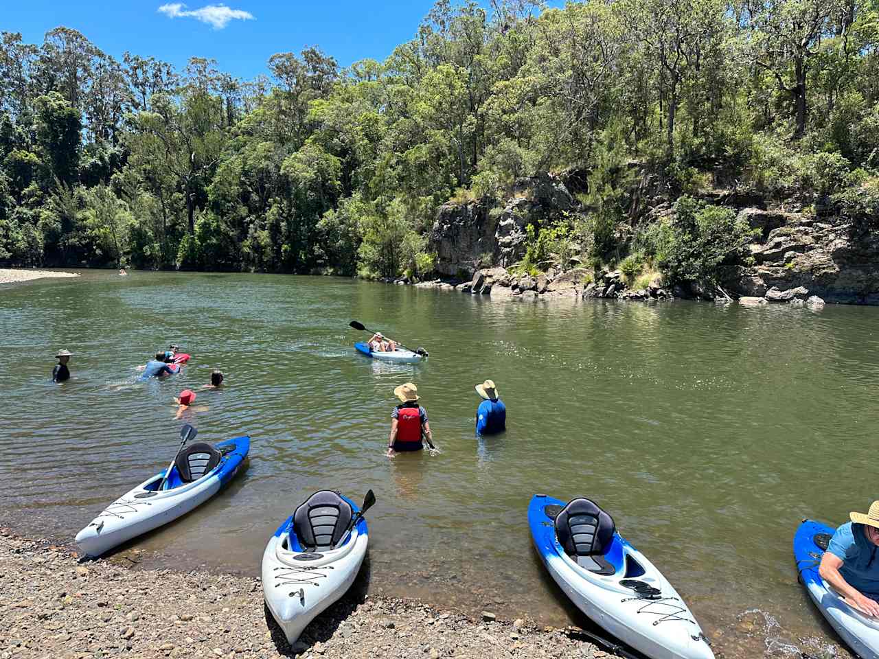 Riverside Camping - Long Flat Pub