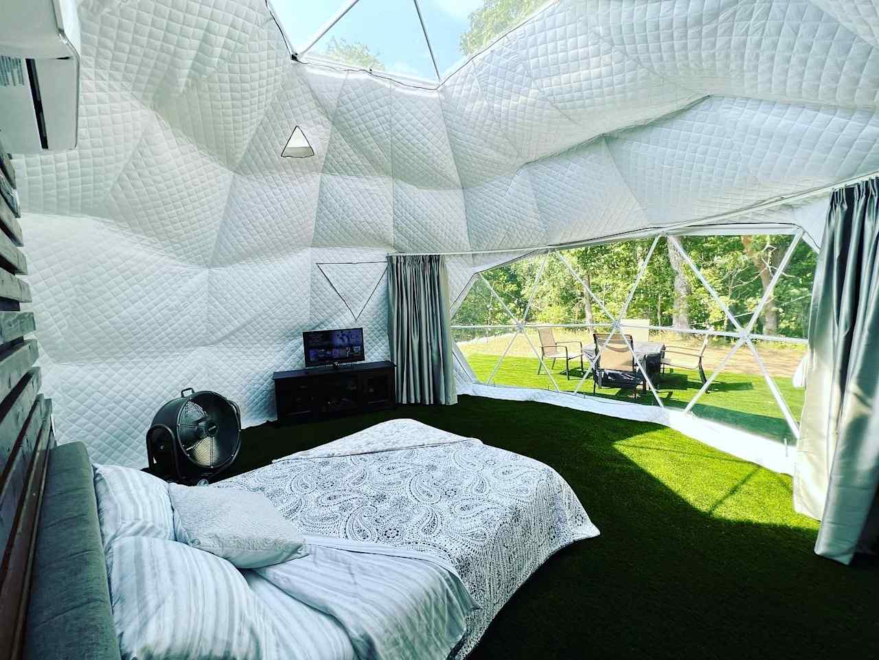 Private Riverfront Dome With AC