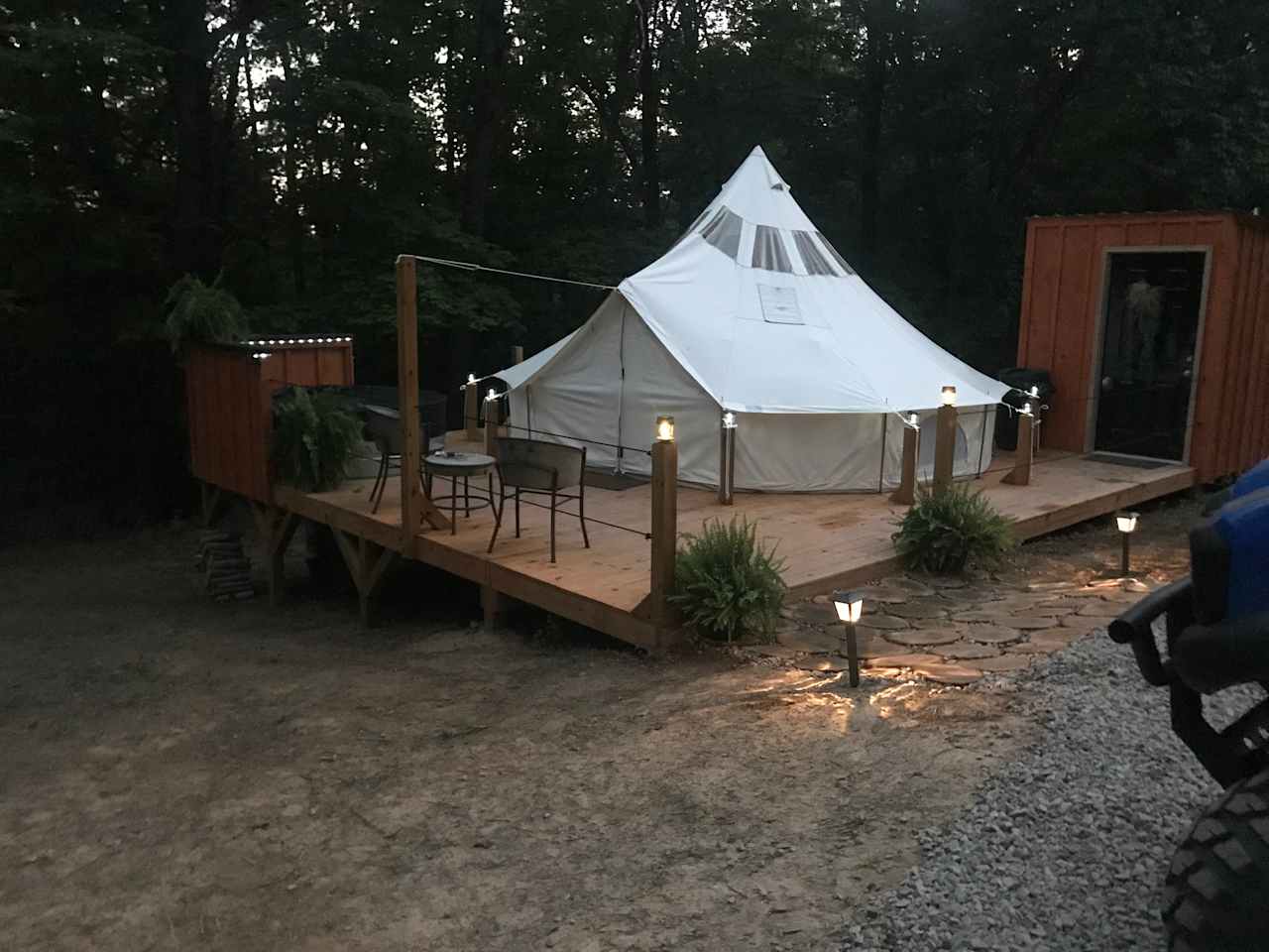 Bee Glamping Farm