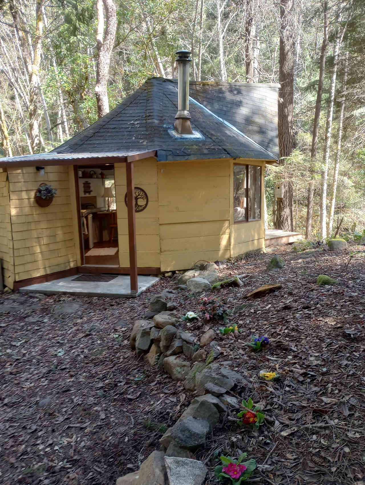 Creekside Cabin in Williams, OR