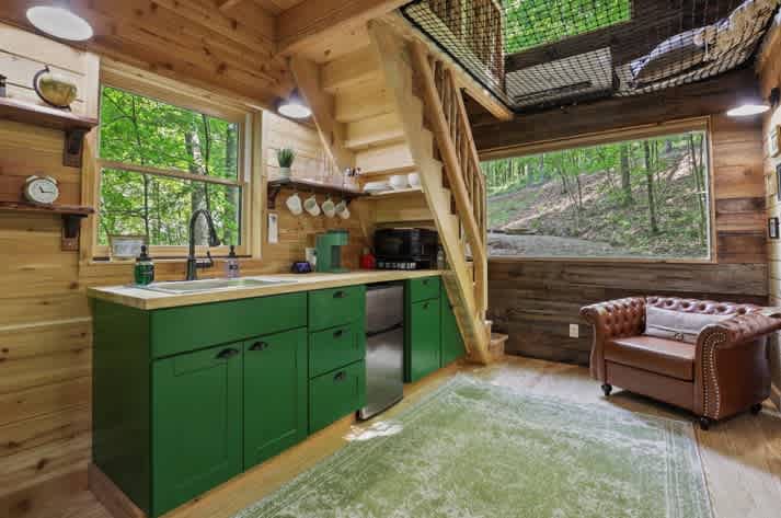 Rustic Treehouse In Hocking Hills