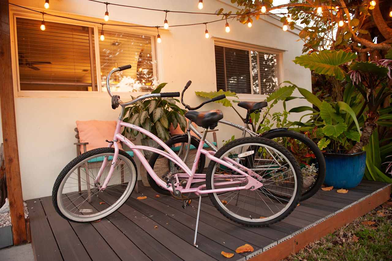 View of front patio. 10 x 10 Front porch and seating for two. Beautiful spot for a morning coffee or yoga. Two beach cruiser bikes included.