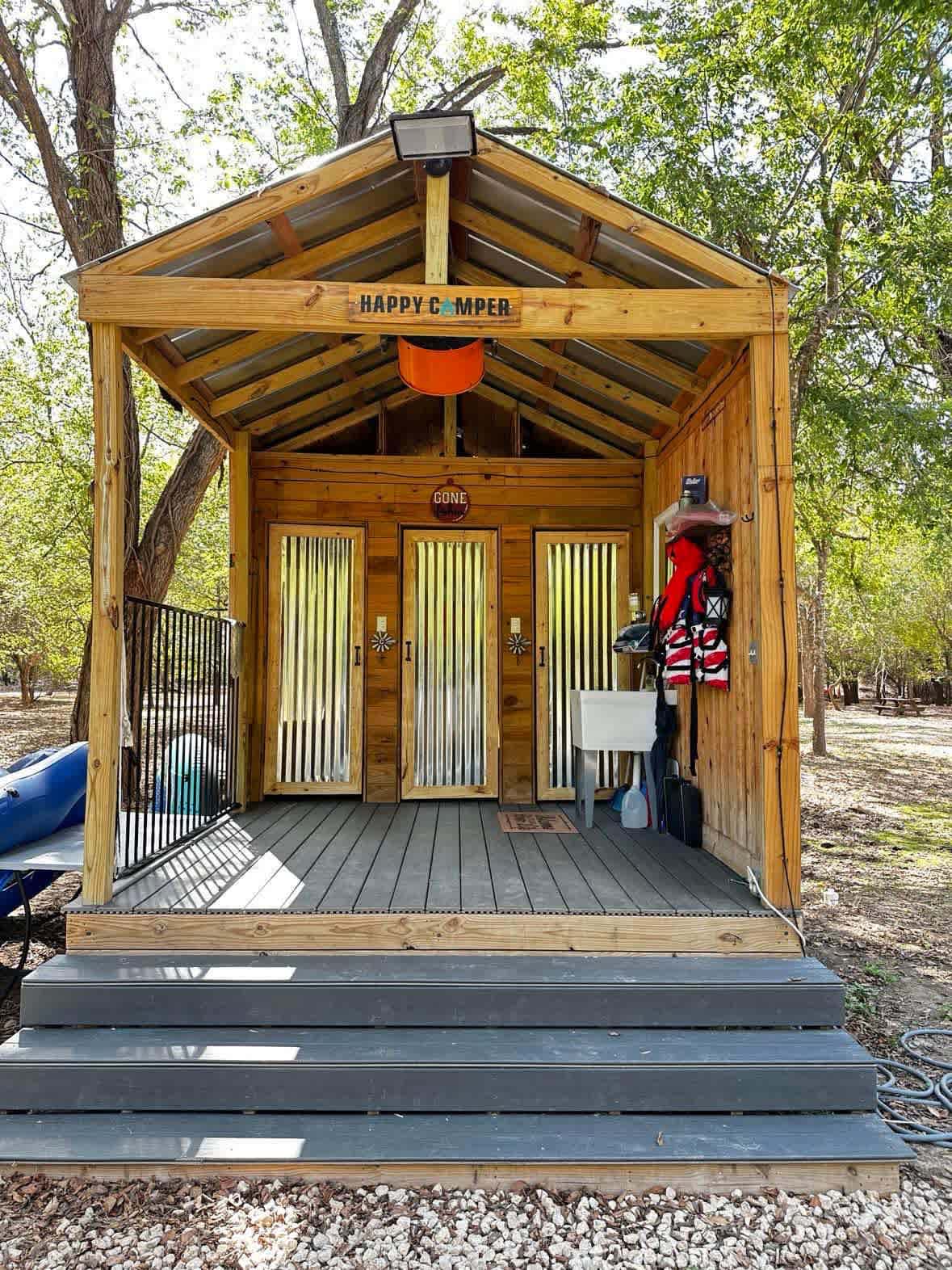 Community BathHouse! 2 Hot Sinks 2 Hot Showers 1 Potty!! That is site 3 to the right back corner! BanksSites Directly in front of the bathhhouse!