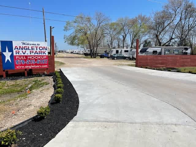 Angleton RV Park & Resort