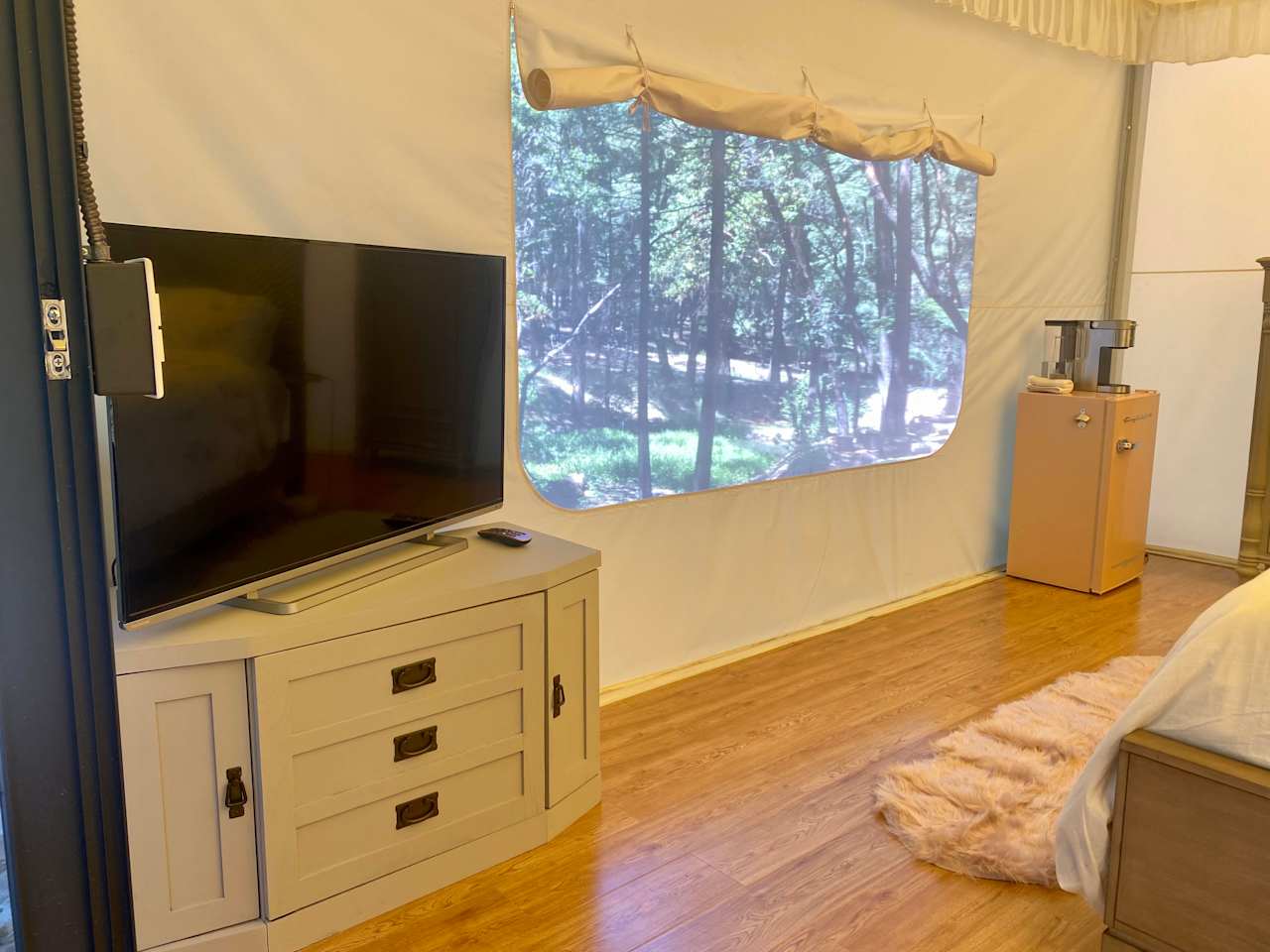 Luxurious Glamping In Apple Hill