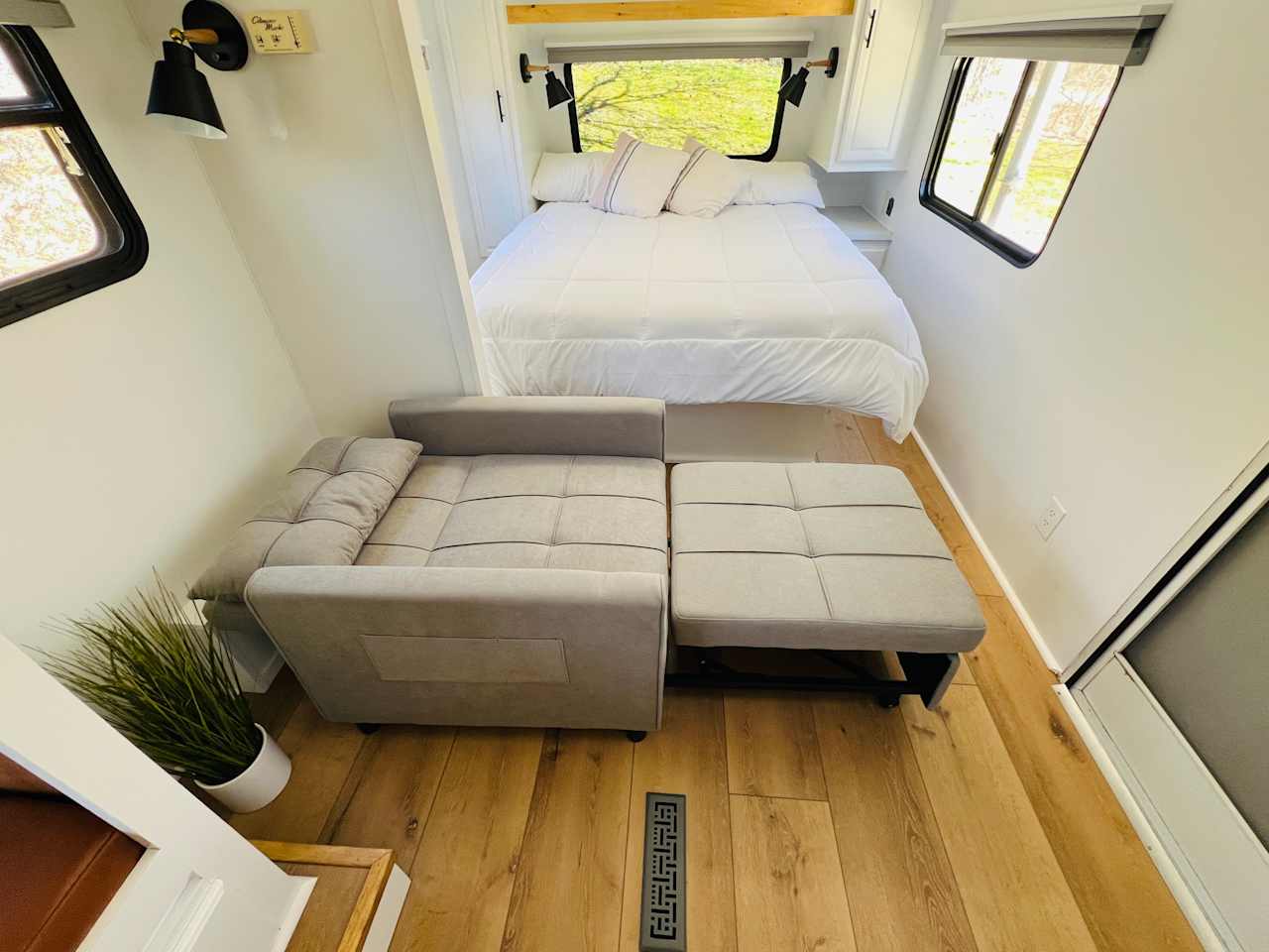 Private Cozy Camper Near Beaches