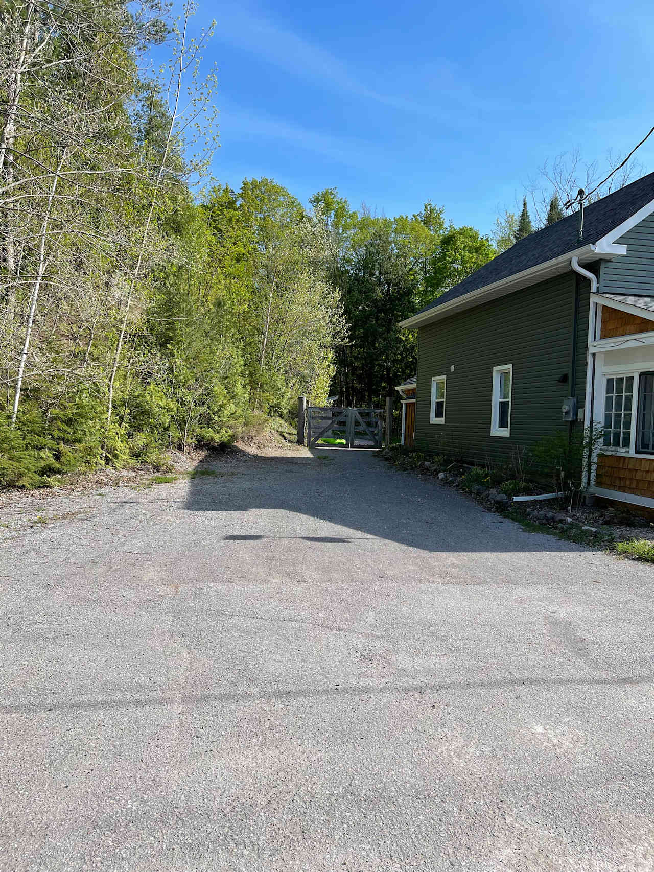 Rustic Cottage on Sandy Lake Creek