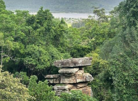 The Pinnacle Rocks With River Views