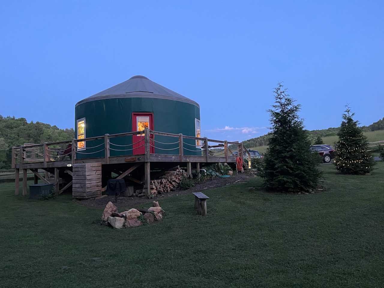 Magical Riverside Yurt w/hot tub