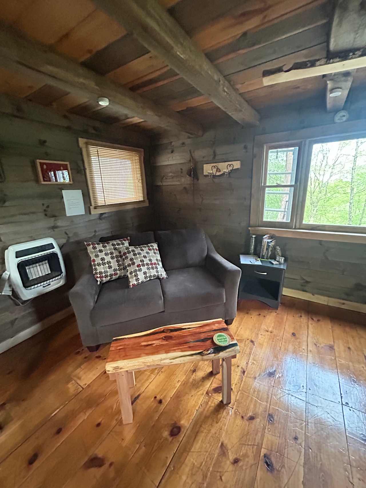 Comfy love seat area w forest view.