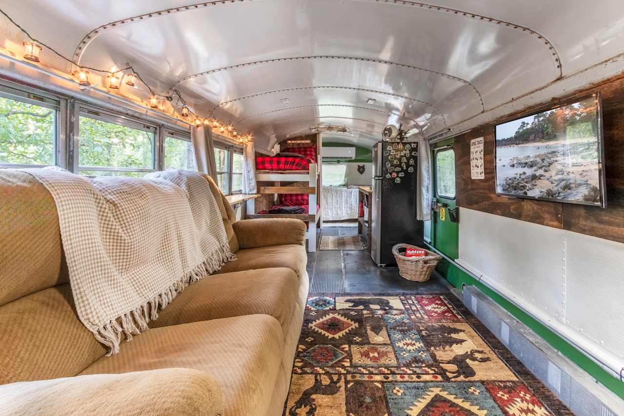 Magic Acres Farm - Bus Glamping