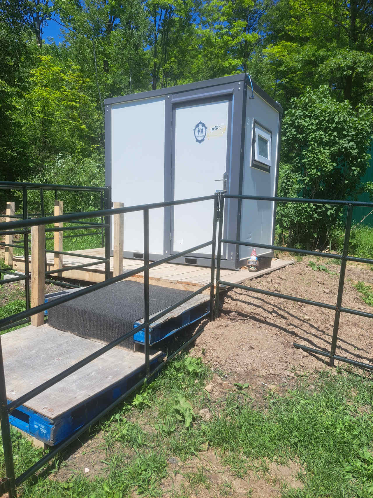 This our new (June 2024) shower unit, available to all our campers. Located at Almost Paradise and across the road from Backwater Paradise. 