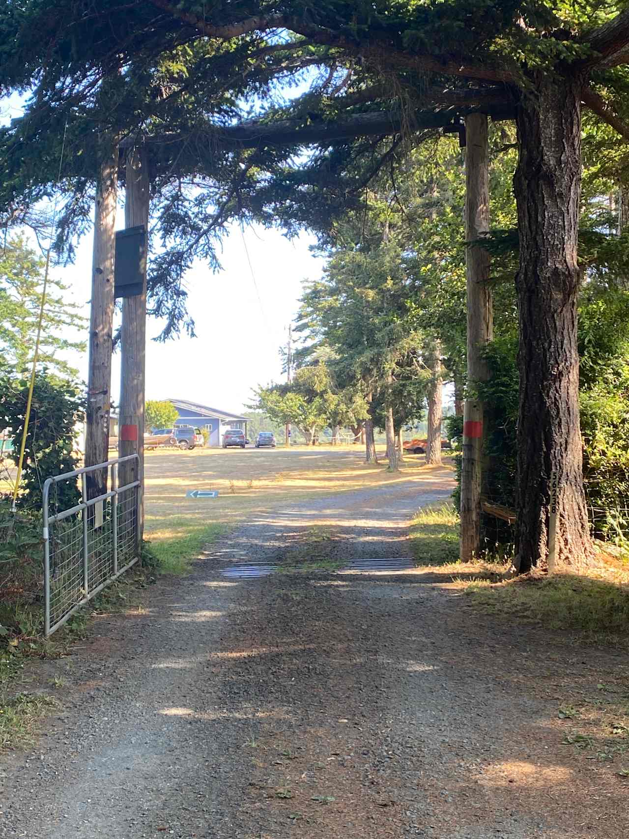 Entrance to Prosper Bluff - turn onto the field before the arrow sign