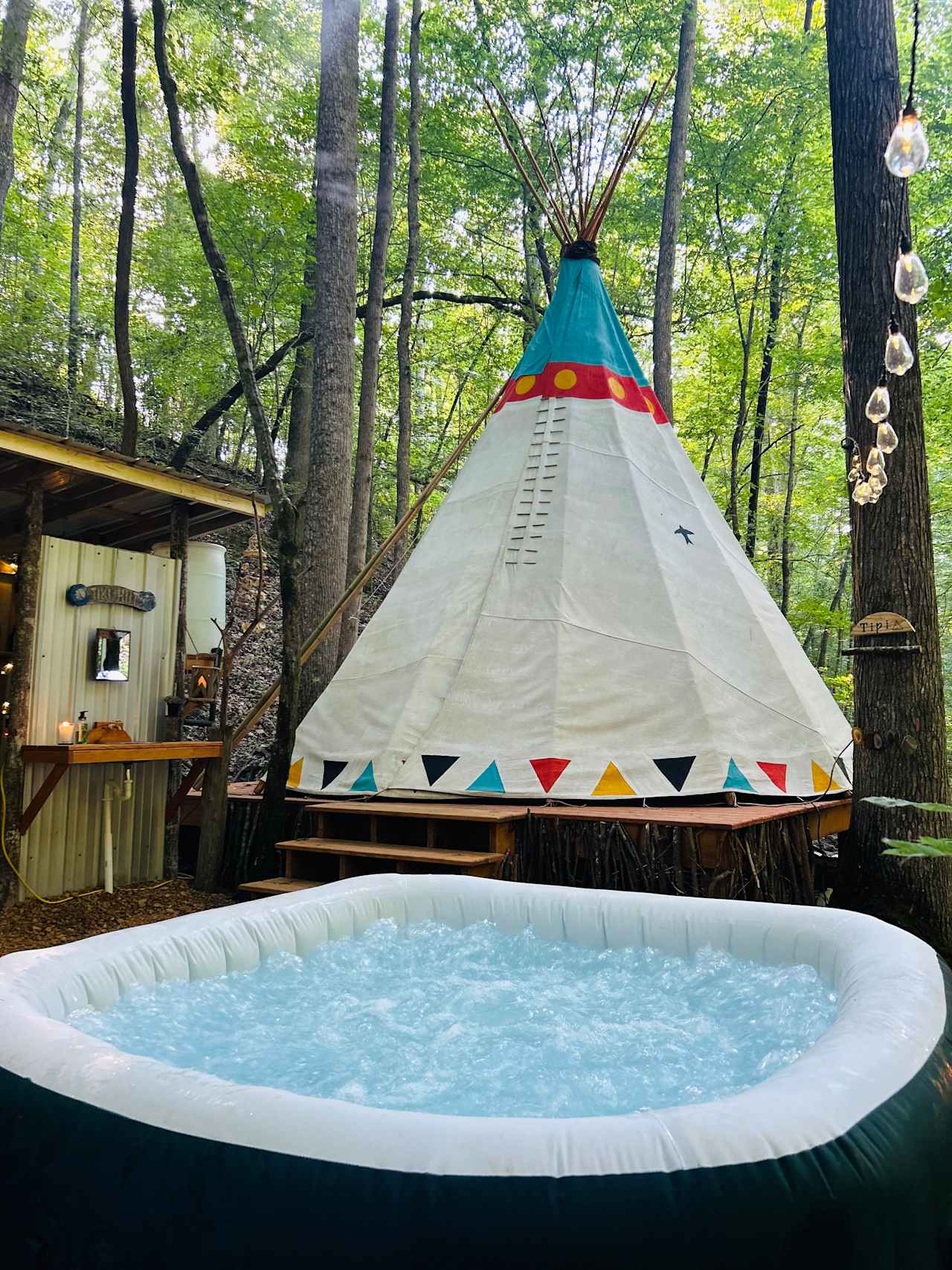 Tipi Glamping & Jacuzzi for couples