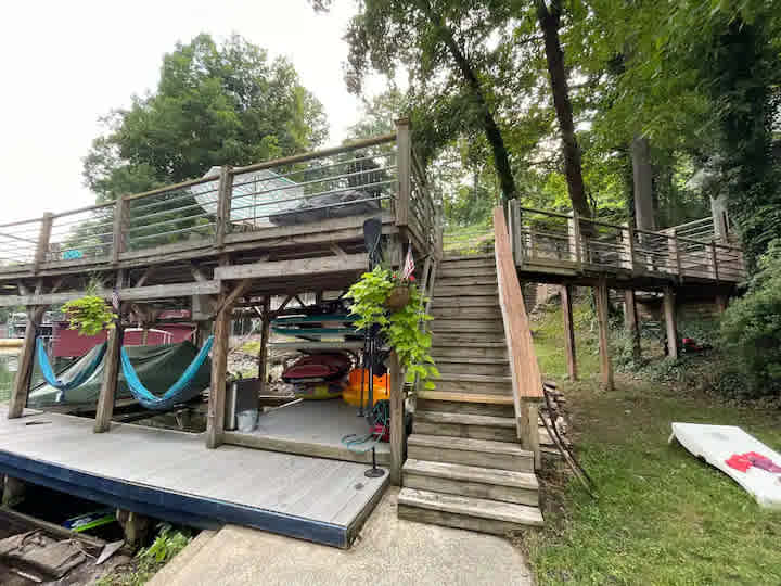 Dancing Bears Cabin On The Water