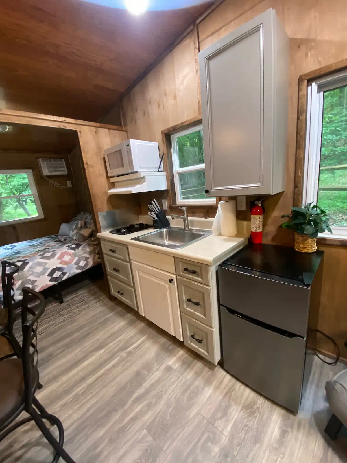 Private 1BR Cabin With Fenced In Dedicated Yard