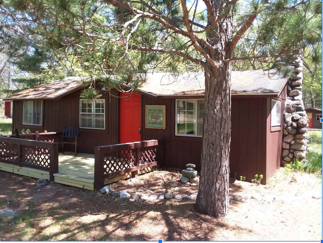 Pine Oaks Lodge Cabin and Bunkhouse