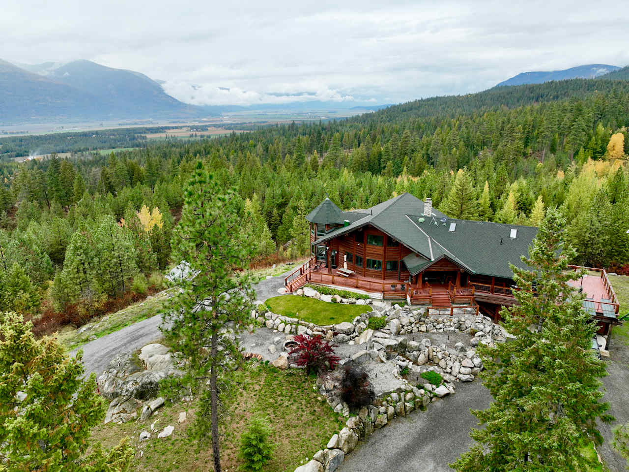 Q Mountain Lodge showing the 360’ views and privacy that your site will provide like no where else. 