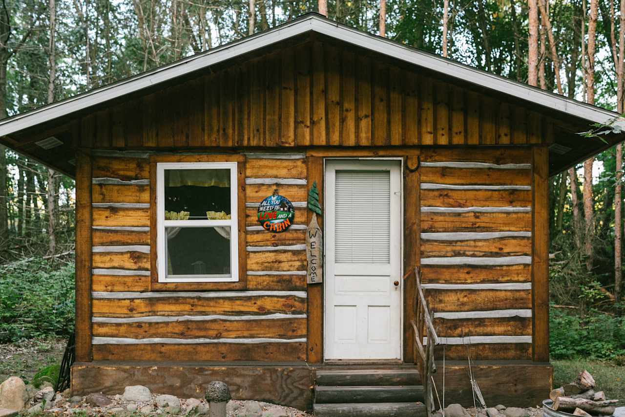 The front of this great cabin.