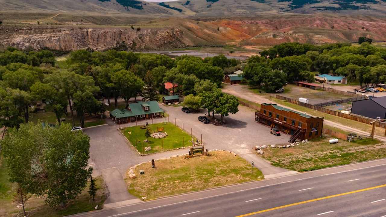 Chinook Winds Cabins