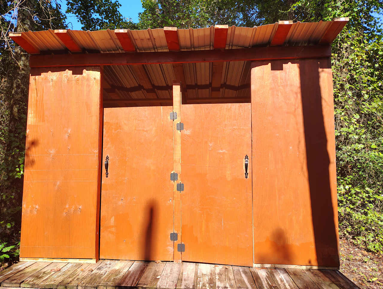 Composting restrooms only a 1-2 minutes walking from the camping areas and the zen garden.
